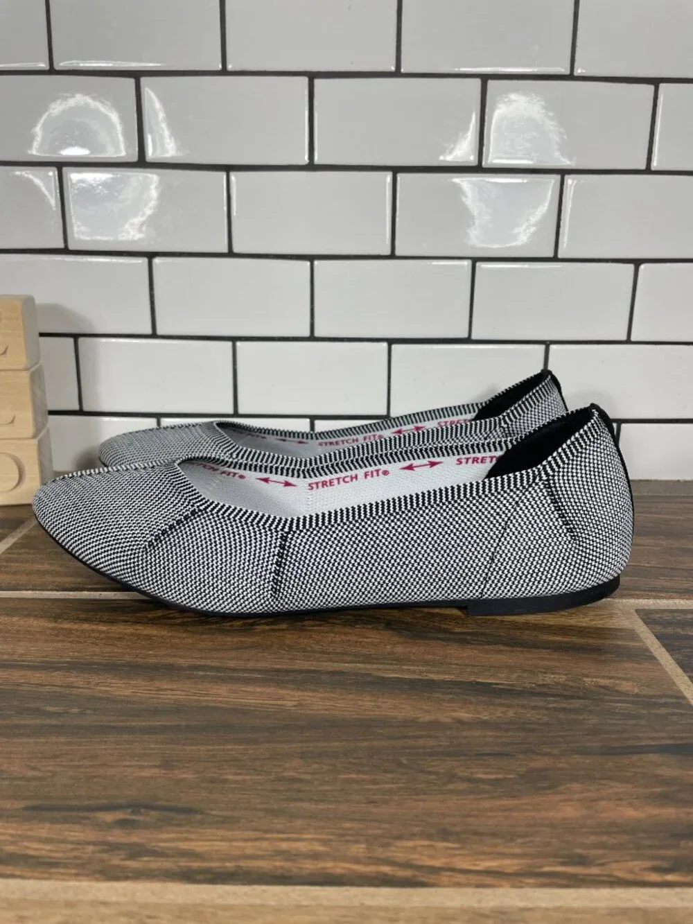 Skechers Cleo Emerald Shoes Womens Size 10 Black White Stretch Fit Ballet Flat